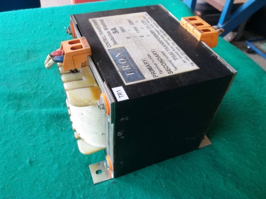 หม้อแปลง input: 380V output: 110v และ 220V