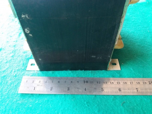 หม้อแปลง input: 380V output: 110v และ 220V