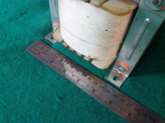 หม้อแปลง input: 380V output: 110v และ 220V