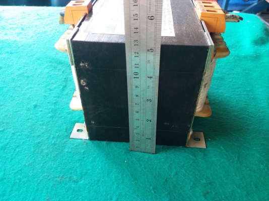 หม้อแปลง input: 380V output: 110v และ 220V