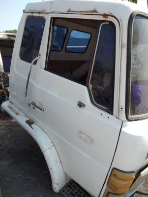 ขายหัวรถฮีโน่ ตามสภาพ  ราคา 28000 สนใจติดต่อคุณเอ 087-049-9962