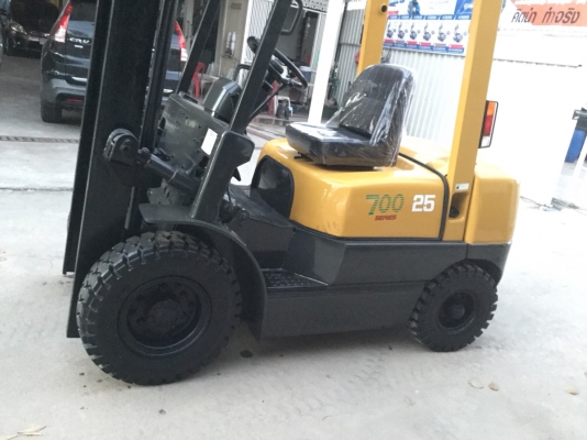 ขาย โฟรคลิฟท์ ที ซี เอ็ม   ดีเซล  หนัก  2.5  ตัน เสา  4  เมตร