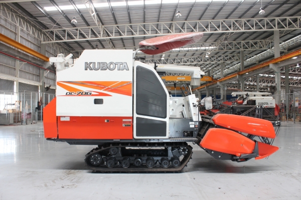 รถเกี่ยวนวดข้าวคูโบต้า DC-70G Max รถปี 58 ชม.1,767 แทรกใหม่พร้อมใช้งาน ติดต่อเซลสันต์ 092-2603737