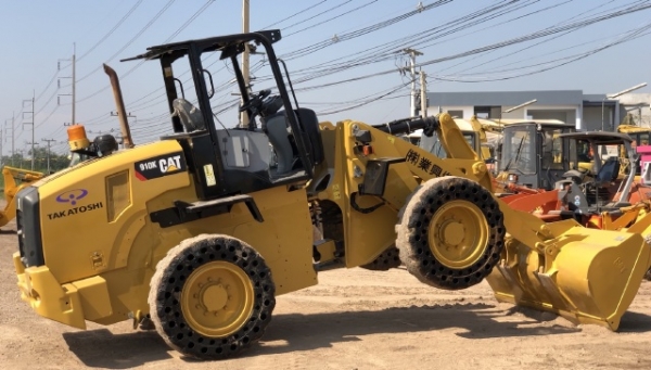 ขายรถตักล้อยาง CAT 910K ปี 2015 แขนยาวพิเศษ นำเข้าเองจากญี่ปุ่น สภาพสวยพร้อมใช้งาน มีVDOการทำงานครับ