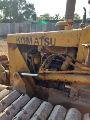 ขาย 175,000 แทรคเตอร์ KOMATSU D20P-5  ใบมีดสไลด์ 6 ทิศทาง มี 2 คัน  เอกสารแจ้งจำหน่าย รถพร้อมใช้ ช่วงล่างดี  รถอยู่ บางปะอิน 064-191-1112