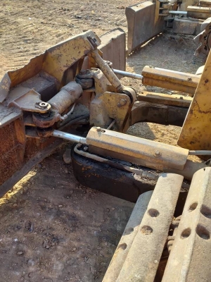 ขาย 175,000 แทรคเตอร์ KOMATSU D20P-5  ใบมีดสไลด์ 6 ทิศทาง มี 2 คัน  เอกสารแจ้งจำหน่าย รถพร้อมใช้ ช่วงล่างดี  รถอยู่ บางปะอิน 064-191-1112