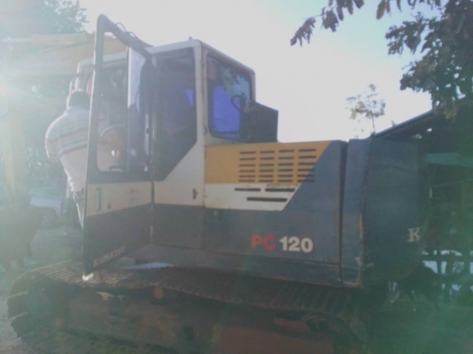 ขายด่วน  KOMATSU  PC 100-5  สภาพพร้อมใช้งาน โซ่ช่วงล่างสวย เครื่องปั้มดี เอกสารสัญญาซื้อขาย  สนใจสอบถาม  093 0764943  K ตั้ม