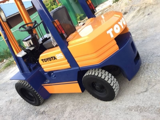 ขาย โฟรคลิฟท์ลิฟท์  โตโยต้า รุ่น 5 เครื่อง  ดีเซล หนัก 2.5  ตัน  เสา 4 เมตร