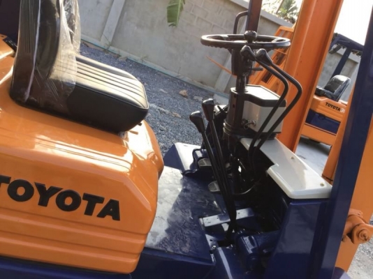 ขาย โฟรคลิฟท์ลิฟท์  โตโยต้า รุ่น 5 เครื่อง  ดีเซล หนัก 2.5  ตัน  เสา 4 เมตร