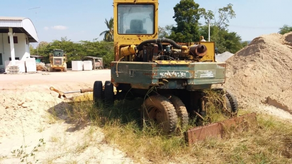 ขาน 95,000 แบคโฮล้อยาง KOMATSU pw 60s-3 เครื่องดี เกียร์สมบูณร์ ขายตามสภาพ รถอยู่ ชัยภูมิ 090-772-3710 090-772-3708