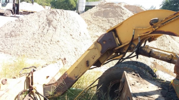 ขาน 95,000 แบคโฮล้อยาง KOMATSU pw 60s-3 เครื่องดี เกียร์สมบูณร์ ขายตามสภาพ รถอยู่ ชัยภูมิ 090-772-3710 090-772-3708