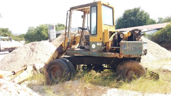 ขาน 95,000 แบคโฮล้อยาง KOMATSU pw 60s-3 เครื่องดี เกียร์สมบูณร์ ขายตามสภาพ รถอยู่ ชัยภูมิ 090-772-3710 090-772-3708