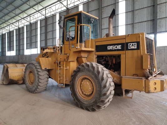 ขายรถตักล้อยาง CAT 950-B เอกสารเล่มทะเบียน ตู้เก๋ง ต่อแขนแล้ว ระบบเบรคใช้งานได้ เครื่อง ปั้ม แรง สีเดิม ยางพร้อมใช้ เกียร์ใช้ได้ครบ สนใจนัดลองรถได้ที่.081-3531946 ต่อ.บางนา