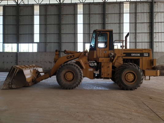 ขายรถตักล้อยาง CAT 950-B เอกสารเล่มทะเบียน ตู้เก๋ง ต่อแขนแล้ว ระบบเบรคใช้งานได้ เครื่อง ปั้ม แรง สีเดิม ยางพร้อมใช้ เกียร์ใช้ได้ครบ สนใจนัดลองรถได้ที่.081-3531946 ต่อ.บางนา