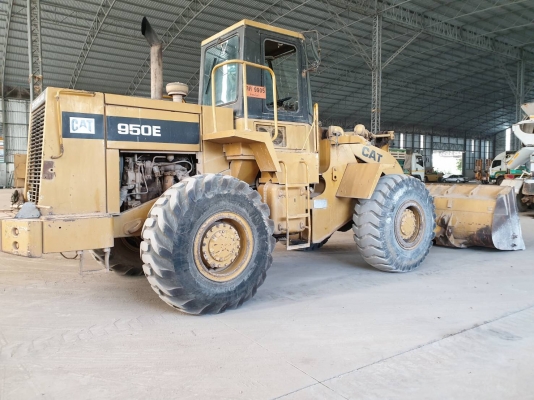 ขายรถตักล้อยาง CAT 950-B เอกสารเล่มทะเบียน ตู้เก๋ง ต่อแขนแล้ว ระบบเบรคใช้งานได้ เครื่อง ปั้ม แรง สีเดิม ยางพร้อมใช้ เกียร์ใช้ได้ครบ สนใจนัดลองรถได้ที่.081-3531946 ต่อ.บางนา