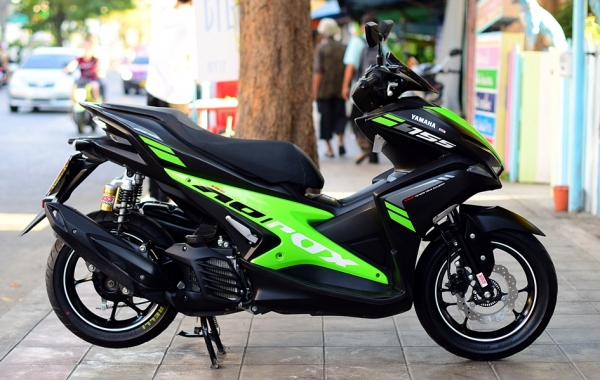 aerox ปี 2018 สีดำเขียว สีขายดี รถสวย เครื่องเดิม โช๊คแต่ง yss 47900