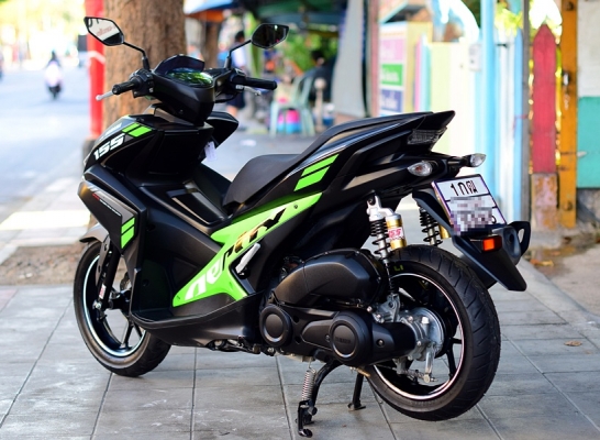 aerox ปี 2018 สีดำเขียว สีขายดี รถสวย เครื่องเดิม โช๊คแต่ง yss 47900