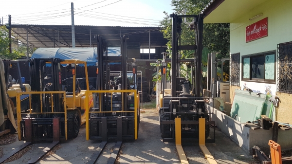 ขาย / ให้เช่า  รถยกโฟล์คลิฟท์ TCM ขนาด 3 ตัน เสาสูง 4.35 เมตร เสาเข้าตู้ ติดตั้งอุปกรณ์พิเศษไซด์ชิฟ (รถญี่ปุ่น )