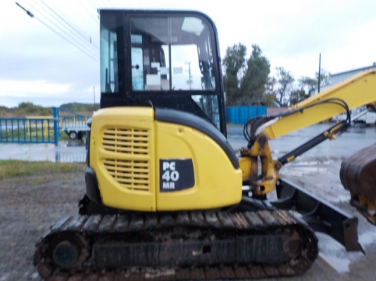 ขายรถขุด ตัวที่ 2 Komatsu PC40MR-2 ห้องเก๋ง 4,000ชม. ตรงจากญี่ปุ่น สวยๆ เดิมๆ