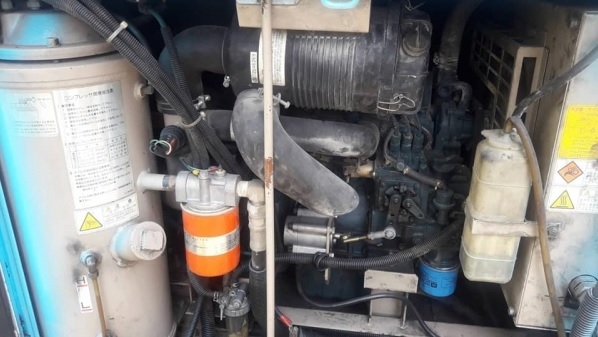 ขายเครื่องปั๊มลม DENYOรุ่น DPS-90SPB เครื่องยนต์ดีเซล สินค้าเดิมเก่านอก(ทำสีใหม่) ใส่หัวแย็กลมได้ประมาณ2หัว สามารถใช้แทนปั๊มลมภาคสนาม และเหมาะกับงานที่ใช้แรงลมอัด หรือใช้ในงานก่อสร้าง เช่น ใช้ต่อกับหัวเจาะคอนกรีต งานดันท่อ ต่อกับถังยิงทราย ฯลฯ ขายเครื่องปั๊มลม DENYOรุ่น DPS-90SPB เครื่องยนต์ดีเซล สินค้าเดิมเก่านอก(ทำสีใหม่) ใส่หัวแย็กลมได้ประมาณ2หัว สามารถใช้แทนปั๊มลมภาคสนาม และเหมาะกับงานที่ใช้แรงลมอัด หรือใช้ในงานก่อสร้าง เช่น ใช้ต่อกับหัวเจาะคอนกรีต งานดันท่อ ต่อกับถังยิงทราย ฯลฯ