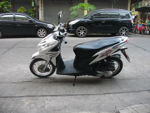 ขาย Honda Click 125i หัวฉีด สวยสด เครื่องดีเยี่ยม ราคา 21500 บาท ขาย Honda Click 125i หัวฉีด สวยสด เครื่องดีเยี่ยม ราคา 21500 บาท