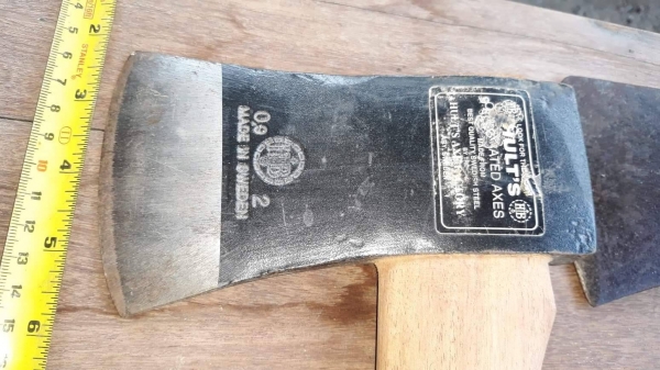 ขายขวานตราเสือสวีเดน2 ปอน MADE IN SWEDEN. ด้ามไม้ประดู่