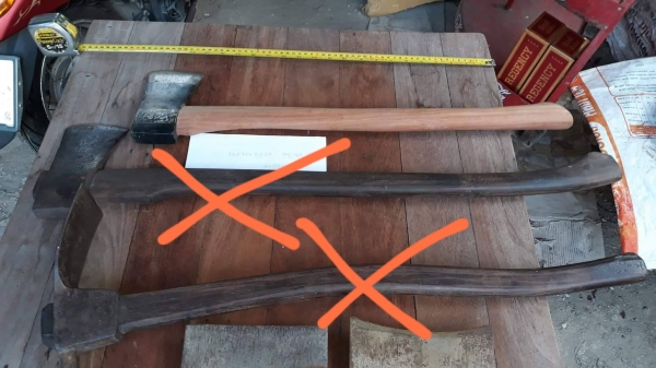 ขายขวานตราเสือสวีเดน2 ปอน MADE IN SWEDEN. ด้ามไม้ประดู่