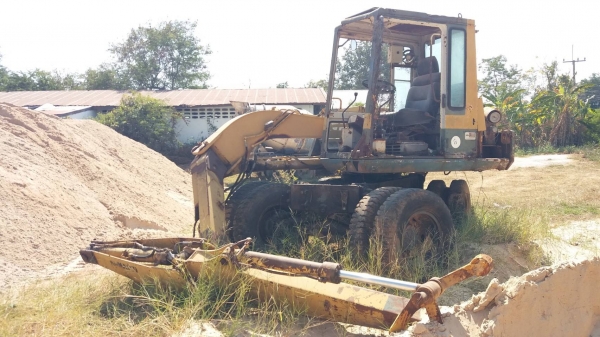 ขาน 95,000 แบคโฮล้อยาง KOMATSU pw 60s-3 เครื่องดี เกียร์สมบูณร์ ขายตามสภาพ รถอยู่ ชัยภูมิ 064-191-1112