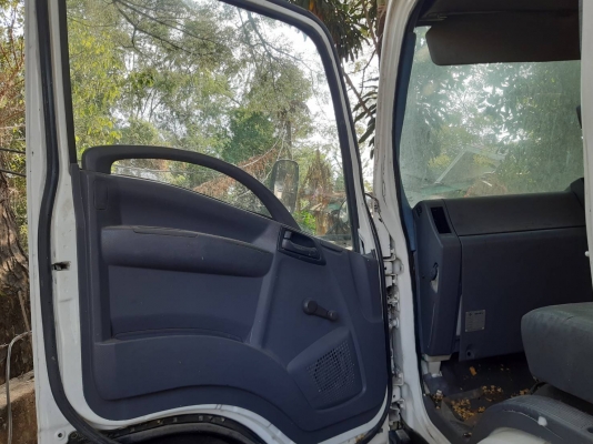 รถบรรทุก ISUZU NPR 130 แรง ติดก๊าซ ปี 57 (รถห้าง)