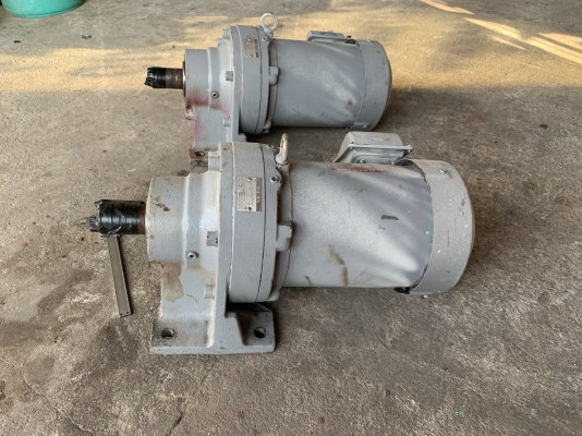 ขายมอเตอร์เกียร์ Cycro drive Sumitomo 2HP.380V อัตราทด 1:43 เพลาออกประมาณ 33รอบต่อนาที สภาพสวย หมุนนิ่ม พร้อมใช้งาน มี 2ตัวครับ ราคาตัวละ 6,800 บาท