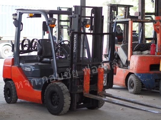 ขายรถยก TOYOTA รุ่น 8FG25