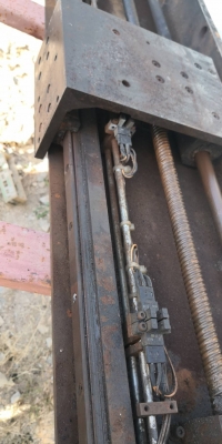 2,500 บ. โทร 083-2000058 LINE ID: line832923 ชุดแท่นหมุนเลื่อนเคลื่อนที่ขับเคลื่อนด้วยเพลาเกลียวมีแกนบังคับสองอันระยะเคลื่อนที่ 63 cm. โครงสร้างเป็นเหล็กทั้งหมด หนักประมาณ 60-80 kg.