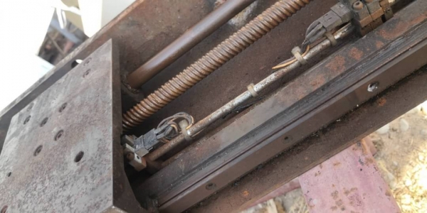 2,500 บ. โทร 083-2000058 LINE ID: line832923 ชุดแท่นหมุนเลื่อนเคลื่อนที่ขับเคลื่อนด้วยเพลาเกลียวมีแกนบังคับสองอันระยะเคลื่อนที่ 63 cm. โครงสร้างเป็นเหล็กทั้งหมด หนักประมาณ 60-80 kg.