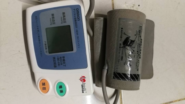 750บ.ส่งถึงบ้านฟรี โทร 083-2000058 LINE ID: line832923 เครื่องวัดความดันยี่ห้อ OMRON จากญี่ปุ่น