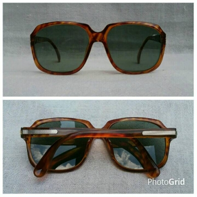 แว่นตาซุปเปอร์แบรนด์สุดหรูผู้ดีอังกฤษ  ทศวรรษ 1980's  ราคาพิเศษ !  สุดยอดวัสดุ 'อ็อพทิล'  เลนส์กระจกคริสตัลกันแดด 'สีเขียวควันไฟ'  ขนาดมาตรฐาน 139 mm  Vintage DUNHILL handmade in Austria