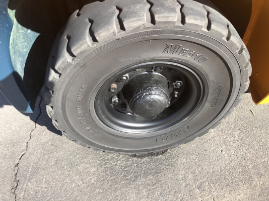 ขายรถตักยางพาราเสาสูง4เมตรงาเทได้ขาย250000บาท