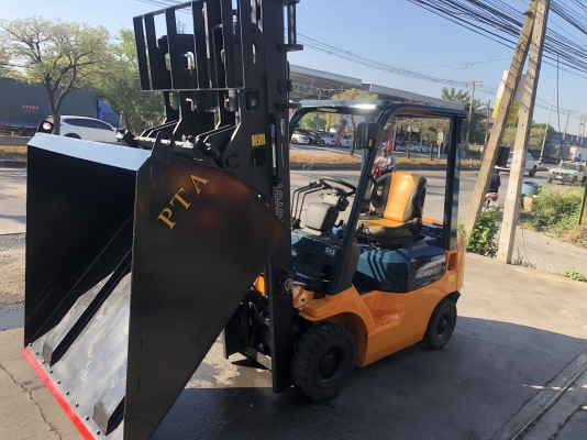 ขายรถตักยางพาราเสาสูง4เมตรงาเทได้ขาย250000บาท