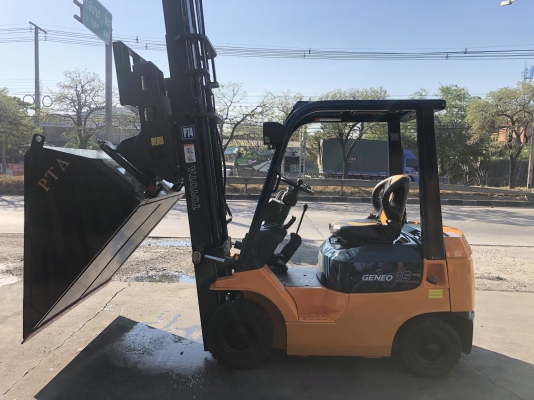 ขายรถตักยางพาราเสาสูง4เมตรงาเทได้ขาย250000บาท