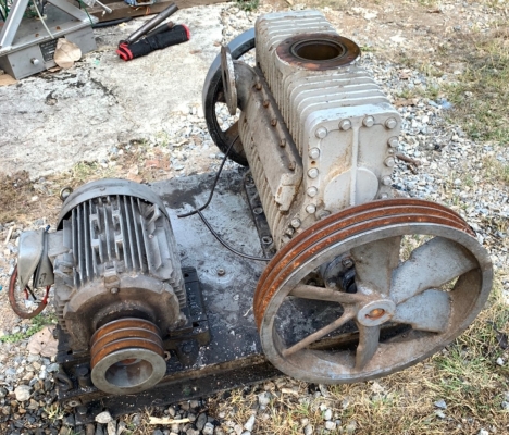 13,000 บ. โทร 083-2000058 LINE ID: line832923 เครื่องปั๊มดูด อัดสูญญากาศระบบลูกสูบโรตารี่ แบบทำงานในน้ำมันหล่อลื่นสร้างแรงดูดกำลังถึง 700 mPa. ตัวเครื่องเป็นเหล็กหล่อแข็งแรง ใช้มอเตอร์หรือเครื่องยนต์ดึงฉุดได้ ทำงานที่รอบต่ำแค่ 400 รอบต่อนาที ขนาดโตท่อสวม 13,000 บ. โทร 083-2000058 LINE ID: line832923 เครื่องปั๊มดูด อัดสูญญากาศระบบลูกสูบโรตารี่ แบบทำงานในน้ำมันหล่อลื่นสร้างแรงดูดกำลังถึง 700 mPa. ตัวเครื่องเป็นเหล็กหล่อแข็งแรง ใช้มอเตอร์หรือเครื่องยนต์ดึงฉุดได้ ทำงานที่รอบต่ำแค่ 400 รอบต่อนาที ขนาดโตท่อสวม