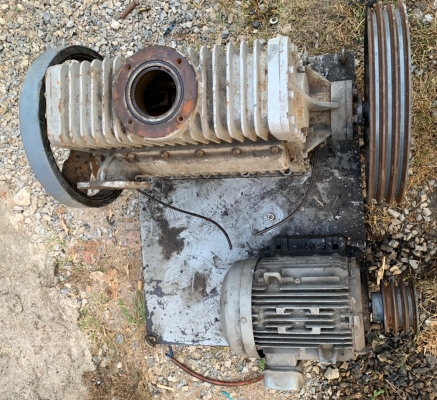 13,000 บ. โทร 083-2000058 LINE ID: line832923 เครื่องปั๊มดูด อัดสูญญากาศระบบลูกสูบโรตารี่ แบบทำงานในน้ำมันหล่อลื่นสร้างแรงดูดกำลังถึง 700 mPa. ตัวเครื่องเป็นเหล็กหล่อแข็งแรง ใช้มอเตอร์หรือเครื่องยนต์ดึงฉุดได้ ทำงานที่รอบต่ำแค่ 400 รอบต่อนาที ขนาดโตท่อสวม 13,000 บ. โทร 083-2000058 LINE ID: line832923 เครื่องปั๊มดูด อัดสูญญากาศระบบลูกสูบโรตารี่ แบบทำงานในน้ำมันหล่อลื่นสร้างแรงดูดกำลังถึง 700 mPa. ตัวเครื่องเป็นเหล็กหล่อแข็งแรง ใช้มอเตอร์หรือเครื่องยนต์ดึงฉุดได้ ทำงานที่รอบต่ำแค่ 400 รอบต่อนาที ขนาดโตท่อสวม