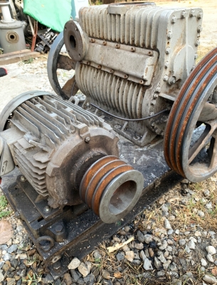 13,000 บ. โทร 083-2000058 LINE ID: line832923 เครื่องปั๊มดูด อัดสูญญากาศระบบลูกสูบโรตารี่ แบบทำงานในน้ำมันหล่อลื่นสร้างแรงดูดกำลังถึง 700 mPa. ตัวเครื่องเป็นเหล็กหล่อแข็งแรง ใช้มอเตอร์หรือเครื่องยนต์ดึงฉุดได้ ทำงานที่รอบต่ำแค่ 400 รอบต่อนาที ขนาดโตท่อสวม 13,000 บ. โทร 083-2000058 LINE ID: line832923 เครื่องปั๊มดูด อัดสูญญากาศระบบลูกสูบโรตารี่ แบบทำงานในน้ำมันหล่อลื่นสร้างแรงดูดกำลังถึง 700 mPa. ตัวเครื่องเป็นเหล็กหล่อแข็งแรง ใช้มอเตอร์หรือเครื่องยนต์ดึงฉุดได้ ทำงานที่รอบต่ำแค่ 400 รอบต่อนาที ขนาดโตท่อสวม