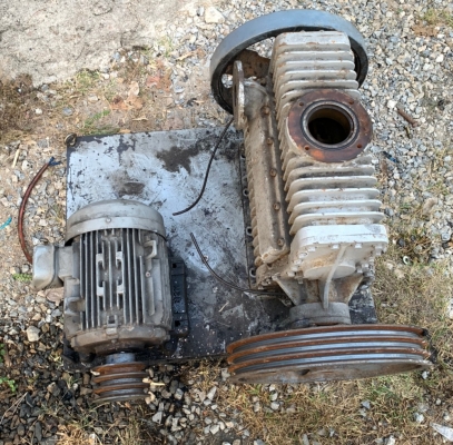 13,000 บ. โทร 083-2000058 LINE ID: line832923 เครื่องปั๊มดูด อัดสูญญากาศระบบลูกสูบโรตารี่ แบบทำงานในน้ำมันหล่อลื่นสร้างแรงดูดกำลังถึง 700 mPa. ตัวเครื่องเป็นเหล็กหล่อแข็งแรง ใช้มอเตอร์หรือเครื่องยนต์ดึงฉุดได้ ทำงานที่รอบต่ำแค่ 400 รอบต่อนาที ขนาดโตท่อสวม 13,000 บ. โทร 083-2000058 LINE ID: line832923 เครื่องปั๊มดูด อัดสูญญากาศระบบลูกสูบโรตารี่ แบบทำงานในน้ำมันหล่อลื่นสร้างแรงดูดกำลังถึง 700 mPa. ตัวเครื่องเป็นเหล็กหล่อแข็งแรง ใช้มอเตอร์หรือเครื่องยนต์ดึงฉุดได้ ทำงานที่รอบต่ำแค่ 400 รอบต่อนาที ขนาดโตท่อสวม