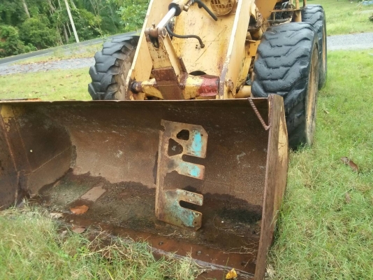 รถตักล้อยางขายตามสภาพ เกียร์เสียอย่างเดียว เครื่องติดได้ราคา 80,000 รถตักล้อยางขายตามสภาพ เกียร์เสียอย่างเดียว เครื่องติดได้ราคา 80,000