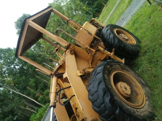 รถตักล้อยางขายตามสภาพ เกียร์เสียอย่างเดียว เครื่องติดได้ราคา 80,000 รถตักล้อยางขายตามสภาพ เกียร์เสียอย่างเดียว เครื่องติดได้ราคา 80,000