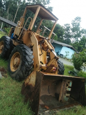 รถตักล้อยางขายตามสภาพ เกียร์เสียอย่างเดียว เครื่องติดได้ราคา 80,000 รถตักล้อยางขายตามสภาพ เกียร์เสียอย่างเดียว เครื่องติดได้ราคา 80,000