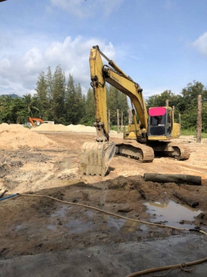 ขายคู่2คันราคา 900,000 KOMATSU PC200-6 เครื่องคัมมิ้น1คัน เครื่องโคมัสสุ1คัน เอกสารเล่มทะเบียนทั้ง2คัน
