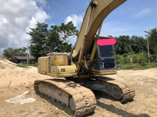 ขายคู่2คันราคา 900,000 KOMATSU PC200-6 เครื่องคัมมิ้น1คัน เครื่องโคมัสสุ1คัน เอกสารเล่มทะเบียนทั้ง2คัน