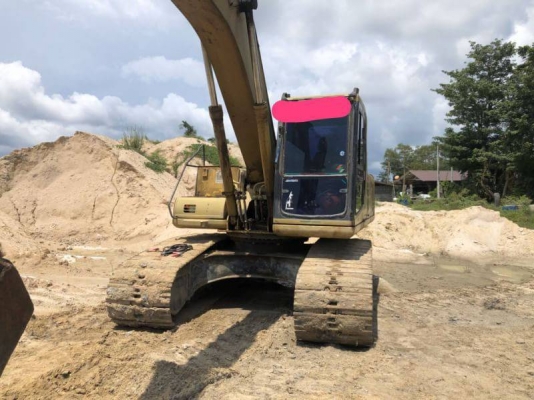 ขายคู่2คันราคา 900,000 KOMATSU PC200-6 เครื่องคัมมิ้น1คัน เครื่องโคมัสสุ1คัน เอกสารเล่มทะเบียนทั้ง2คัน
