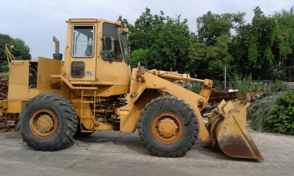 รถตักล้อยาง CAT 936 E