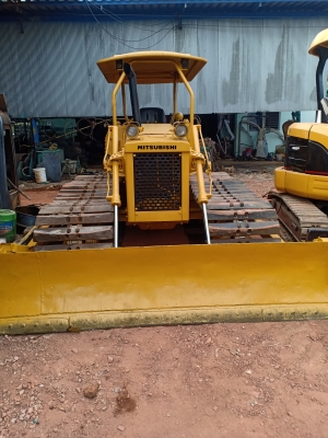 ขานรถดัน..MITSUBISHI. BD2F. เก่านอกแท้  สภาพสวย แทรคใหญ่  พร้อมใช้  โทร 089-3818694 จ๊อย